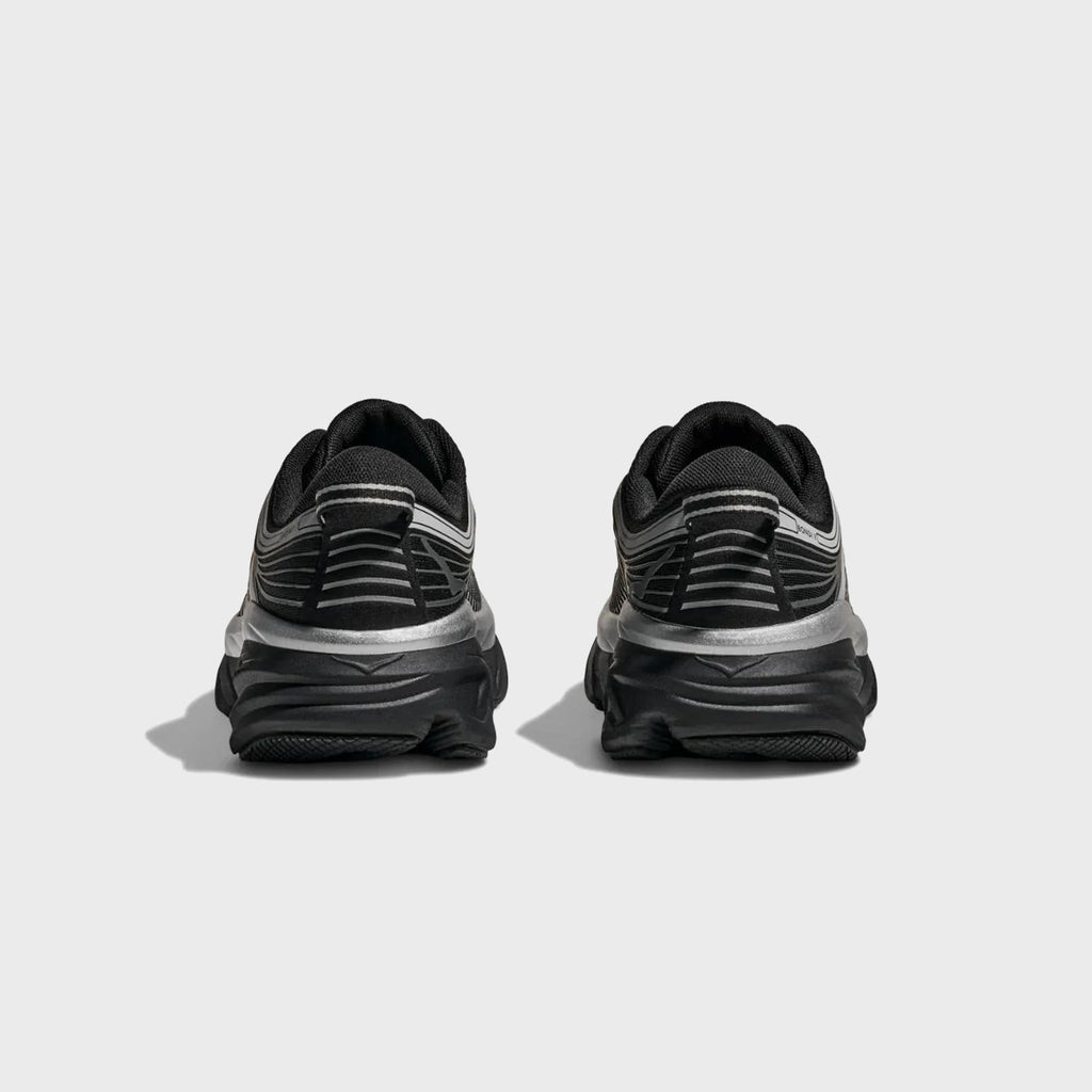 HOKA Bondi 7 - Black / Stardust
