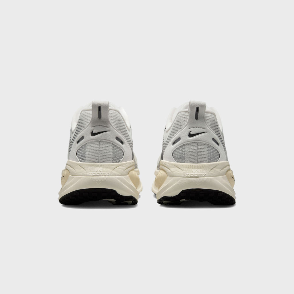 Nike Vomero 18 - Summit White / Black / Coconut Milk