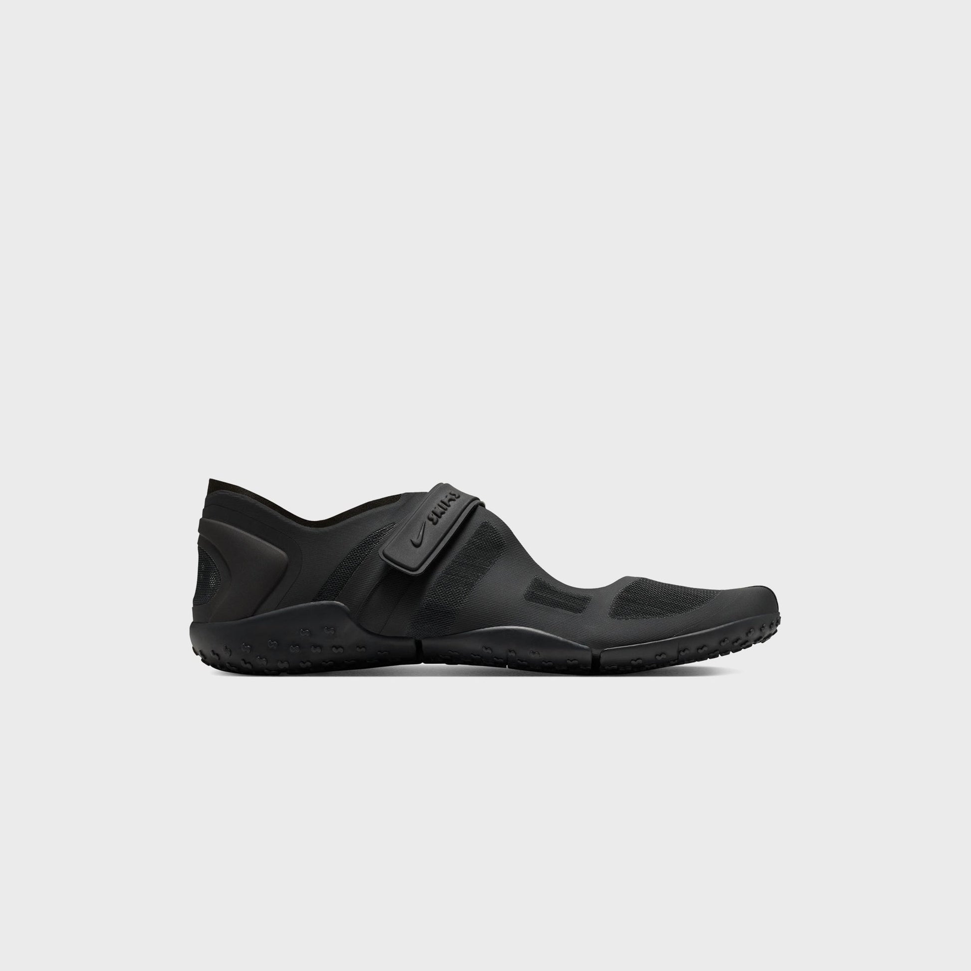 NikeSKIMS WMNS Rift Mesh - Black / Black / Dark Smoke