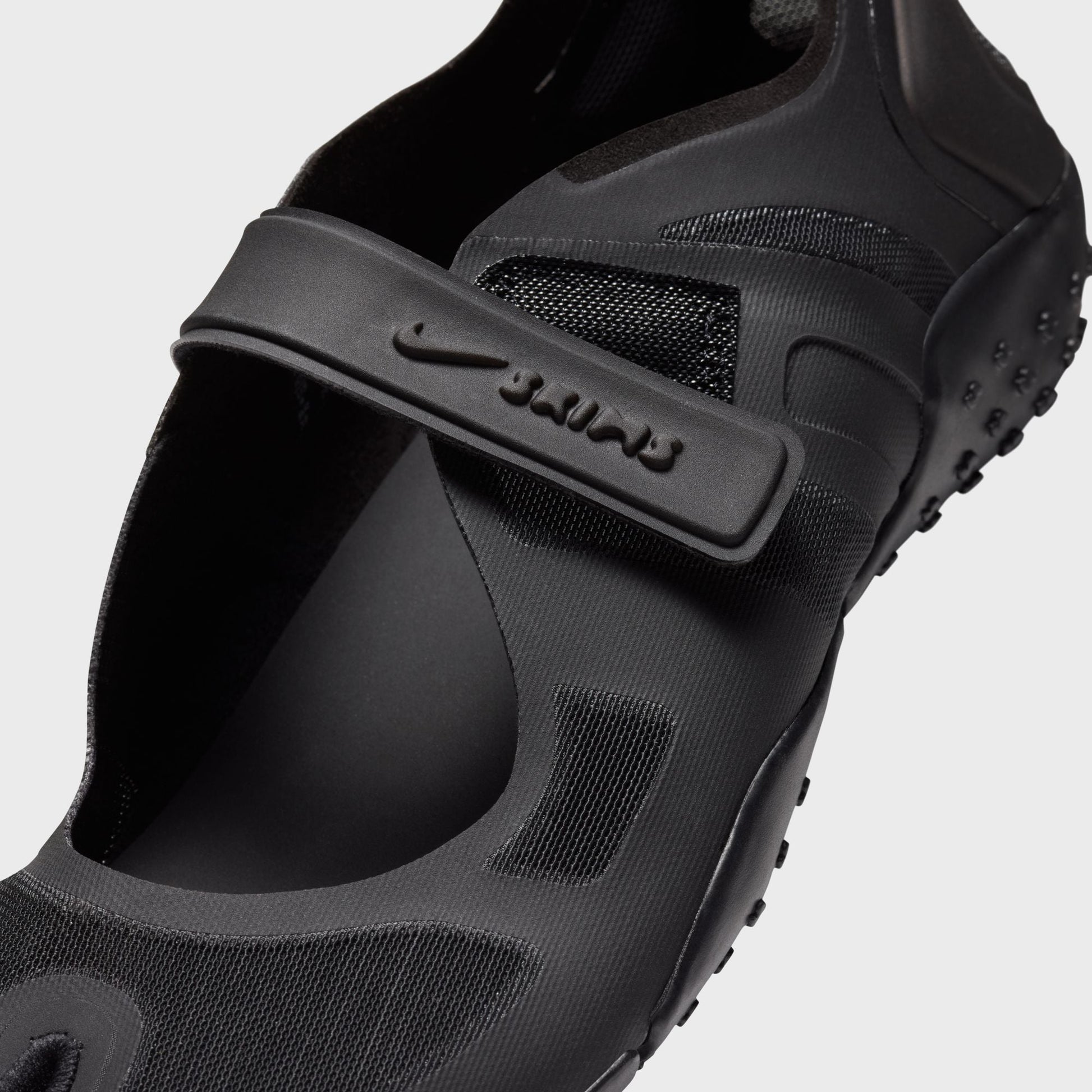 NikeSKIMS WMNS Rift Mesh - Black / Black / Dark Smoke