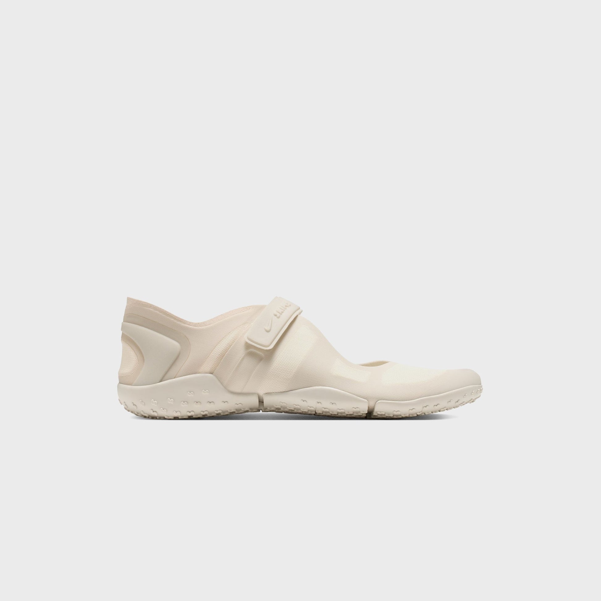 NikeSKIMS WMNS Rift Mesh - Light Bone / Light Orewood Brown