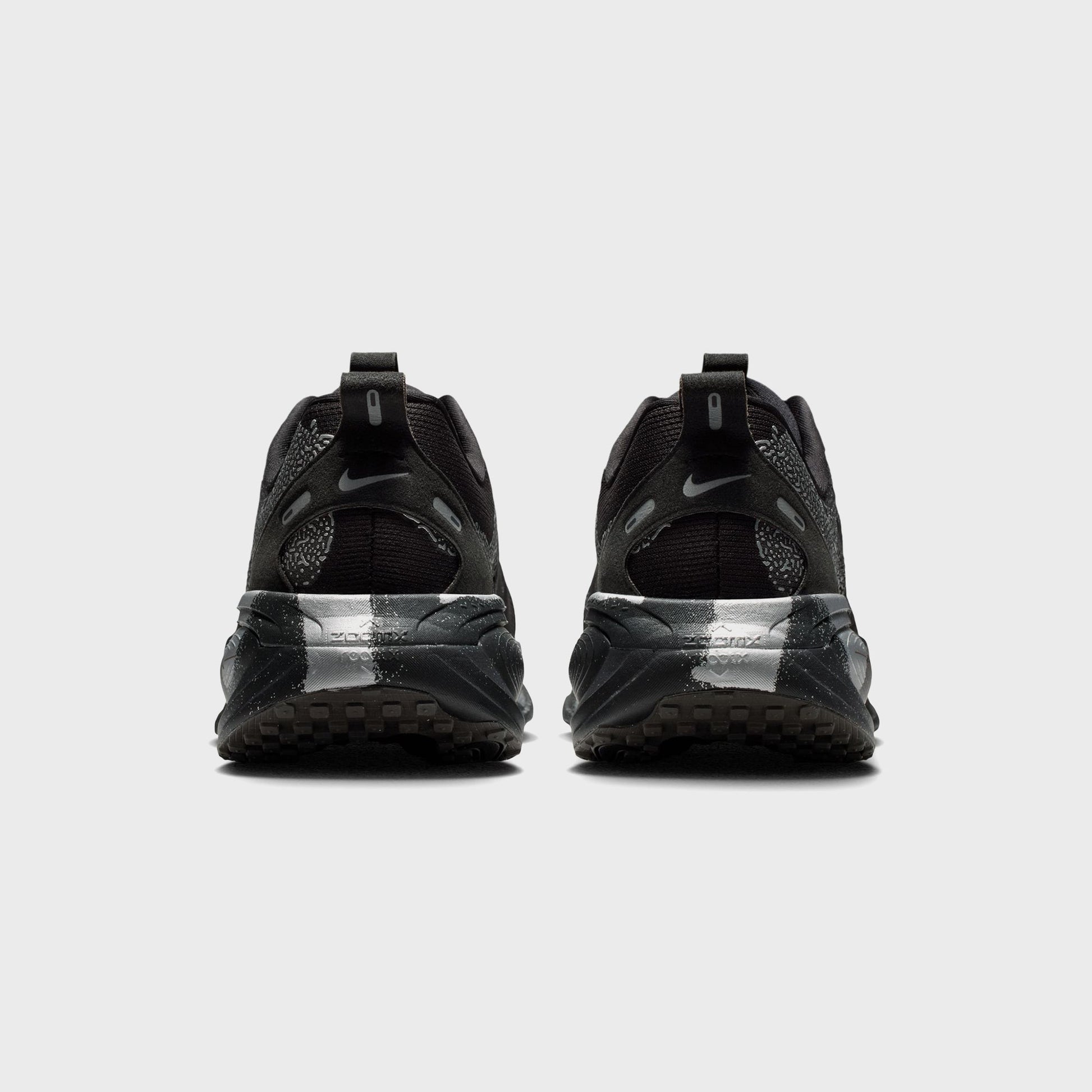 Nike Vomero 18 - Iron Grey / Light Smoke Grey / Black