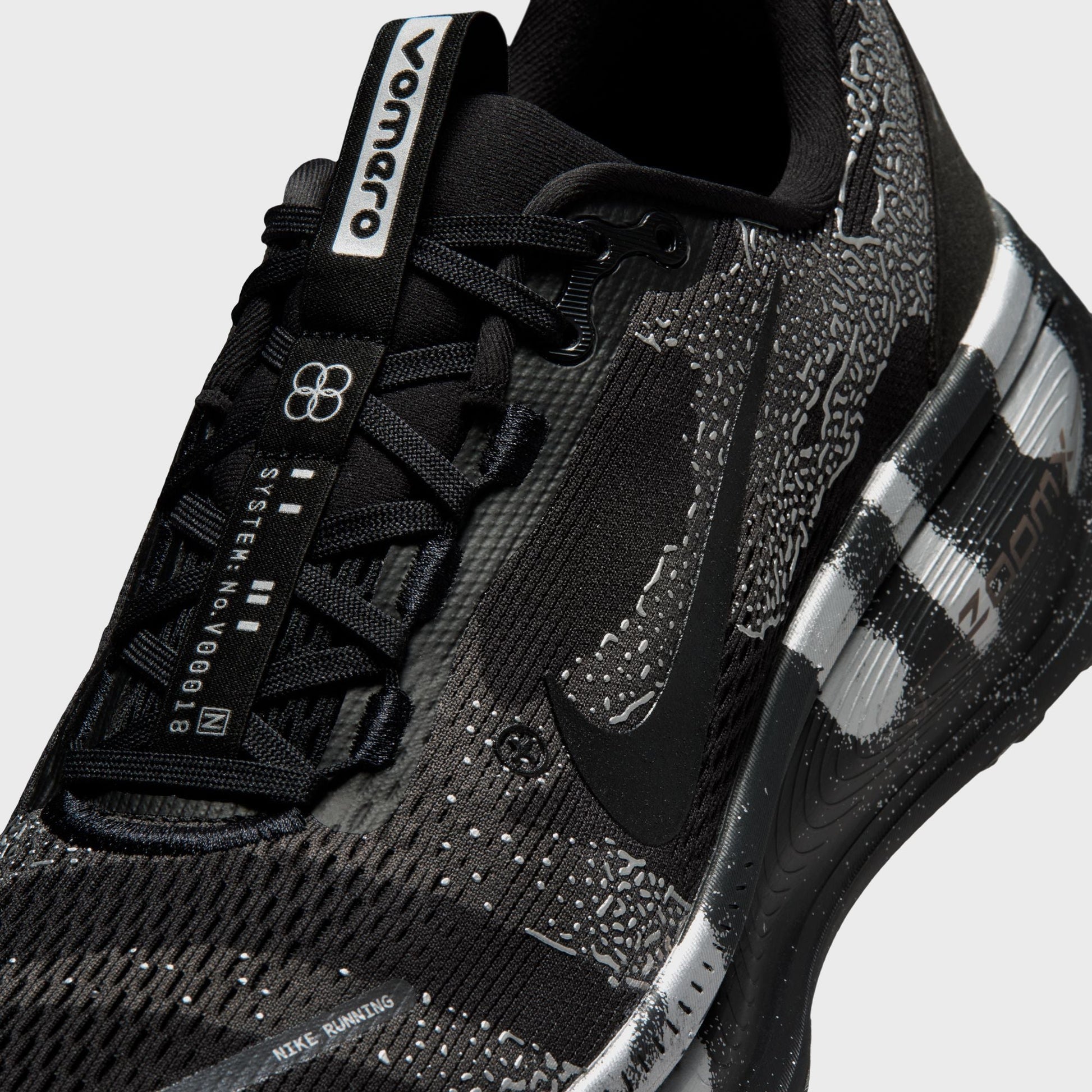 Nike Vomero 18 - Iron Grey / Light Smoke Grey / Black