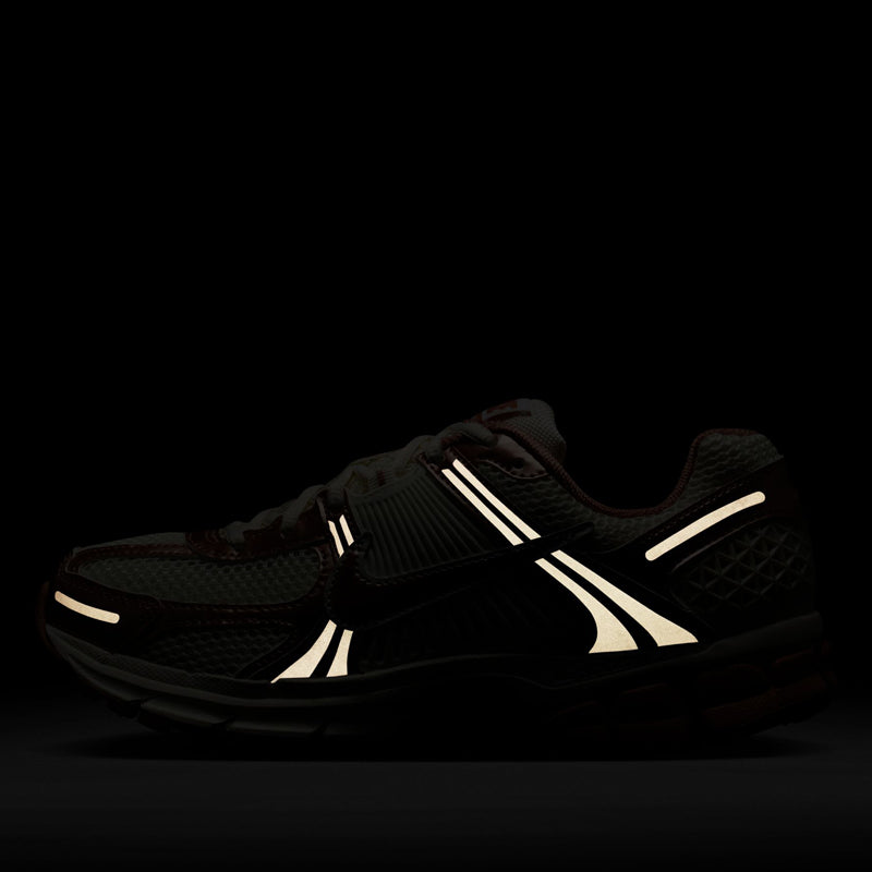 Women's Nike Zoom Vomero 5 - Sail/Rose Gold