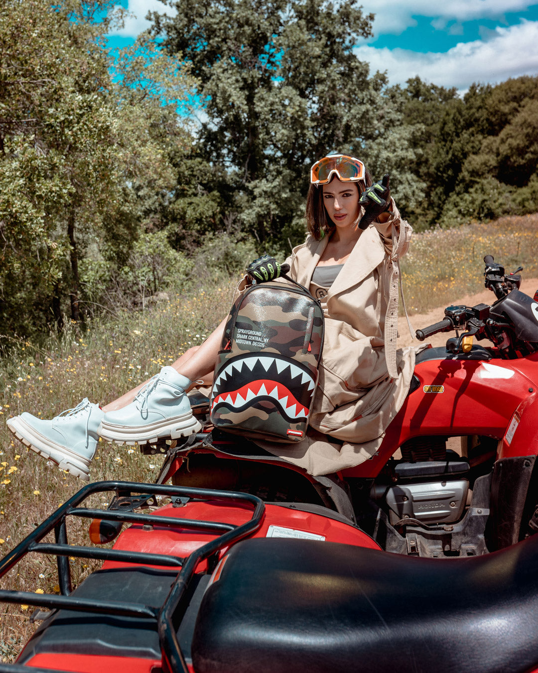 SPRAYGROUND SHARK CENTRAL OUTPOST (DLXV)