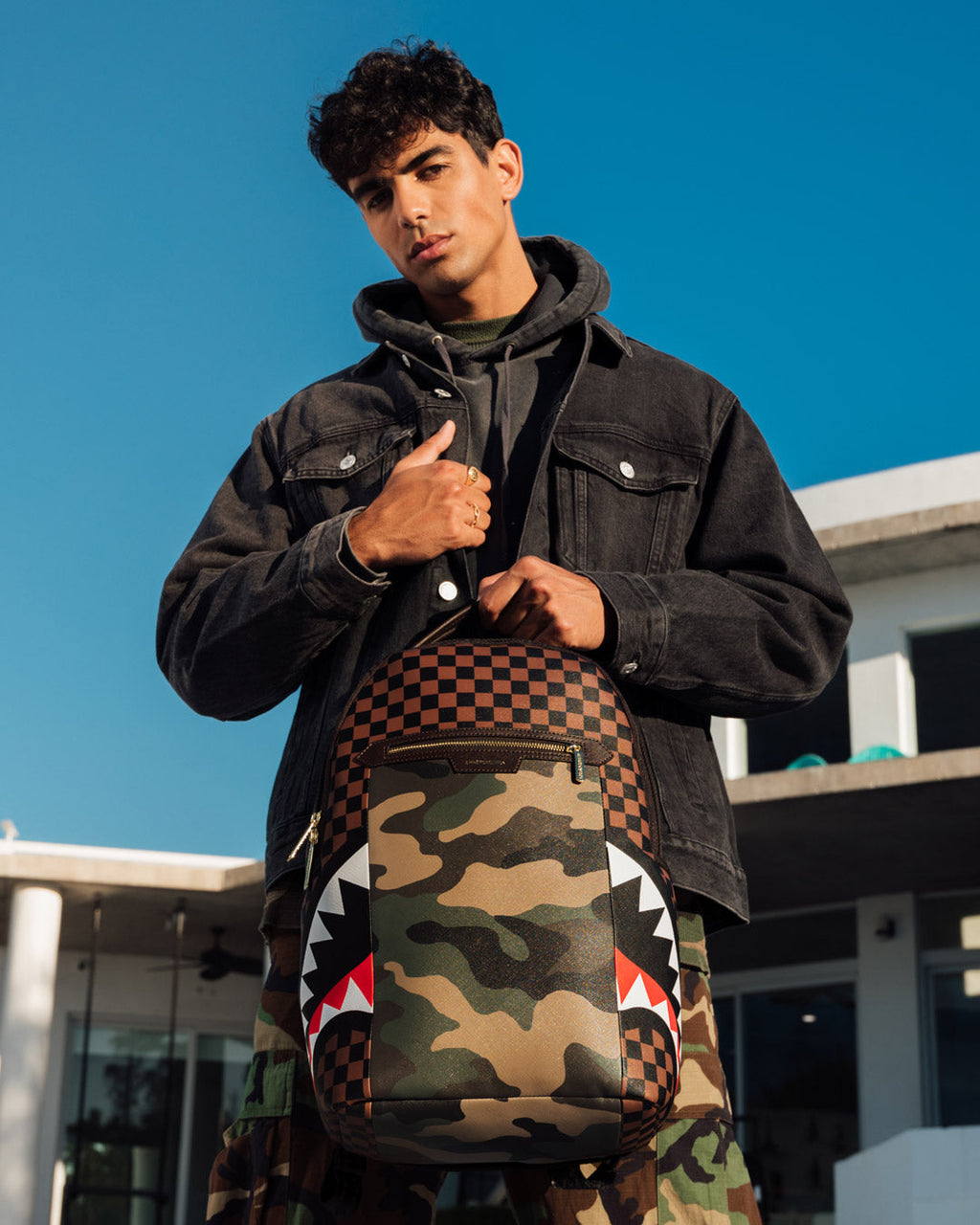 SPRAYGROUND EXTERIOR GOLD ZIP POCKET SHARKS IN PARIS BACKPACK (DLXV)