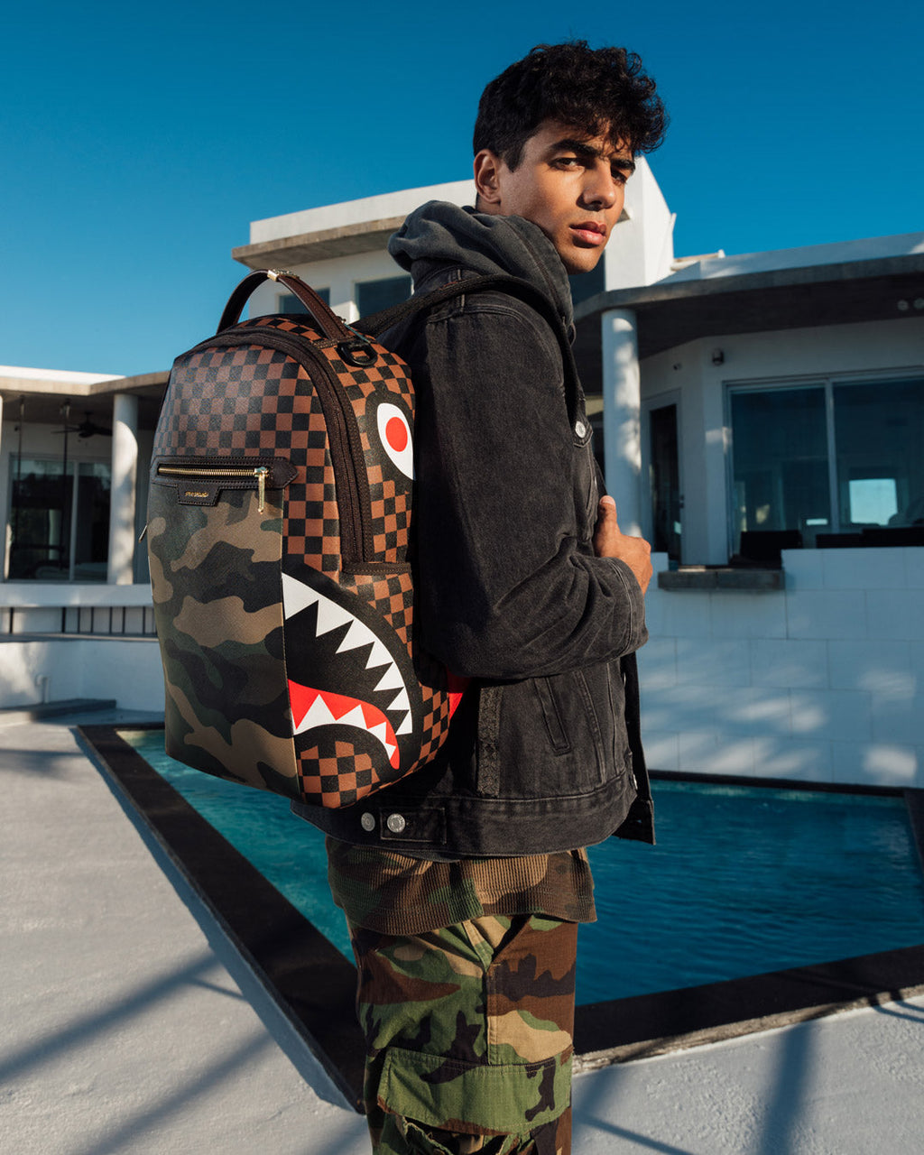 SPRAYGROUND EXTERIOR GOLD ZIP POCKET SHARKS IN PARIS BACKPACK (DLXV)