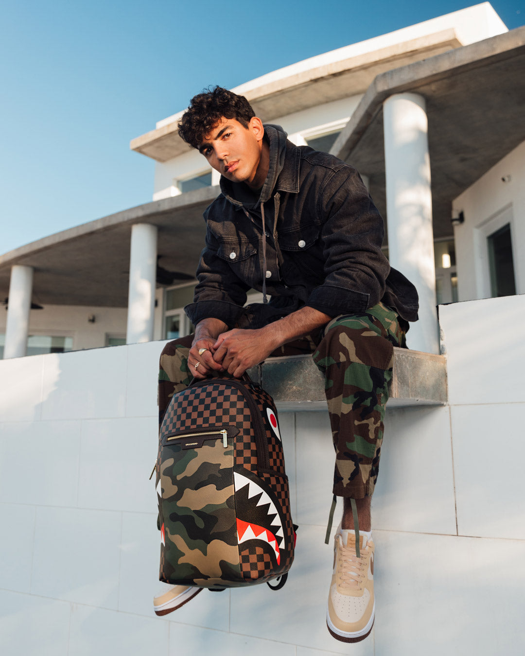 SPRAYGROUND EXTERIOR GOLD ZIP POCKET SHARKS IN PARIS BACKPACK (DLXV)