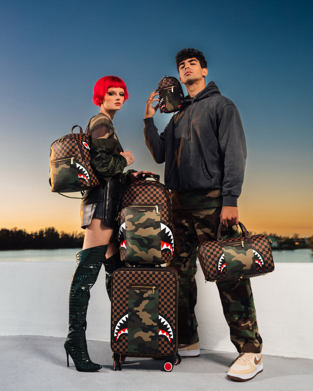 SPRAYGROUND EXTERIOR GOLD ZIP POCKET SHARKS IN PARIS BACKPACK (DLXV)