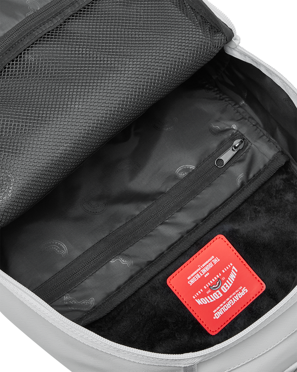 SPRAYGROUND SHARK CENTRAL BACKPACK WHT/WHT (DLXV)