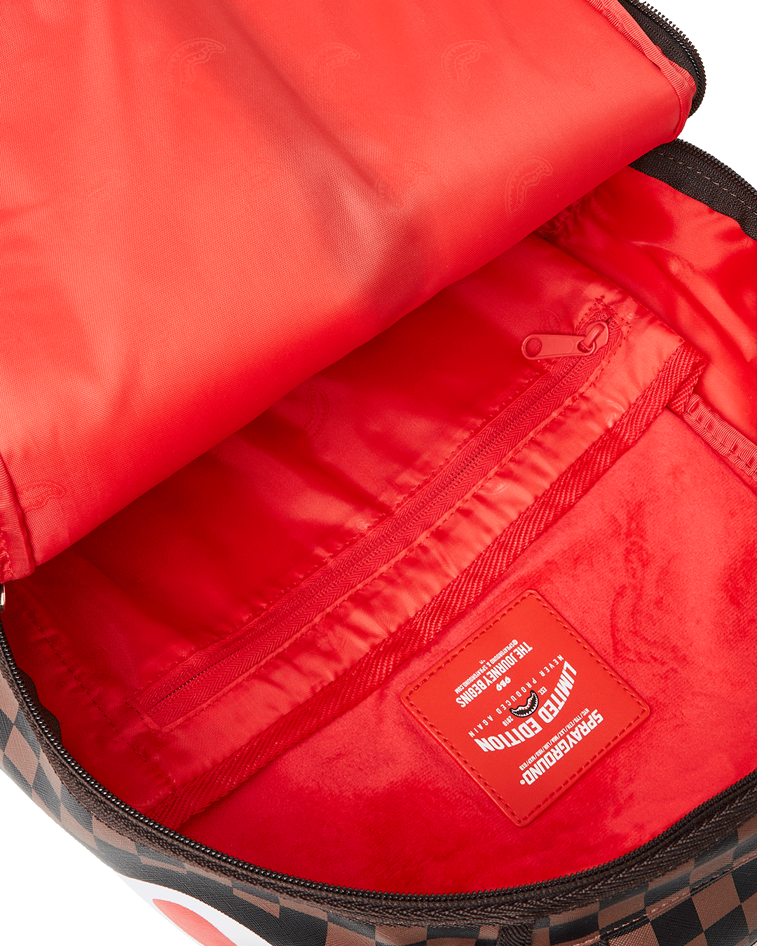 SPRAYGROUND ASTROMANE AS THE WORLD'S LARGEST ZIPPER PULLEY