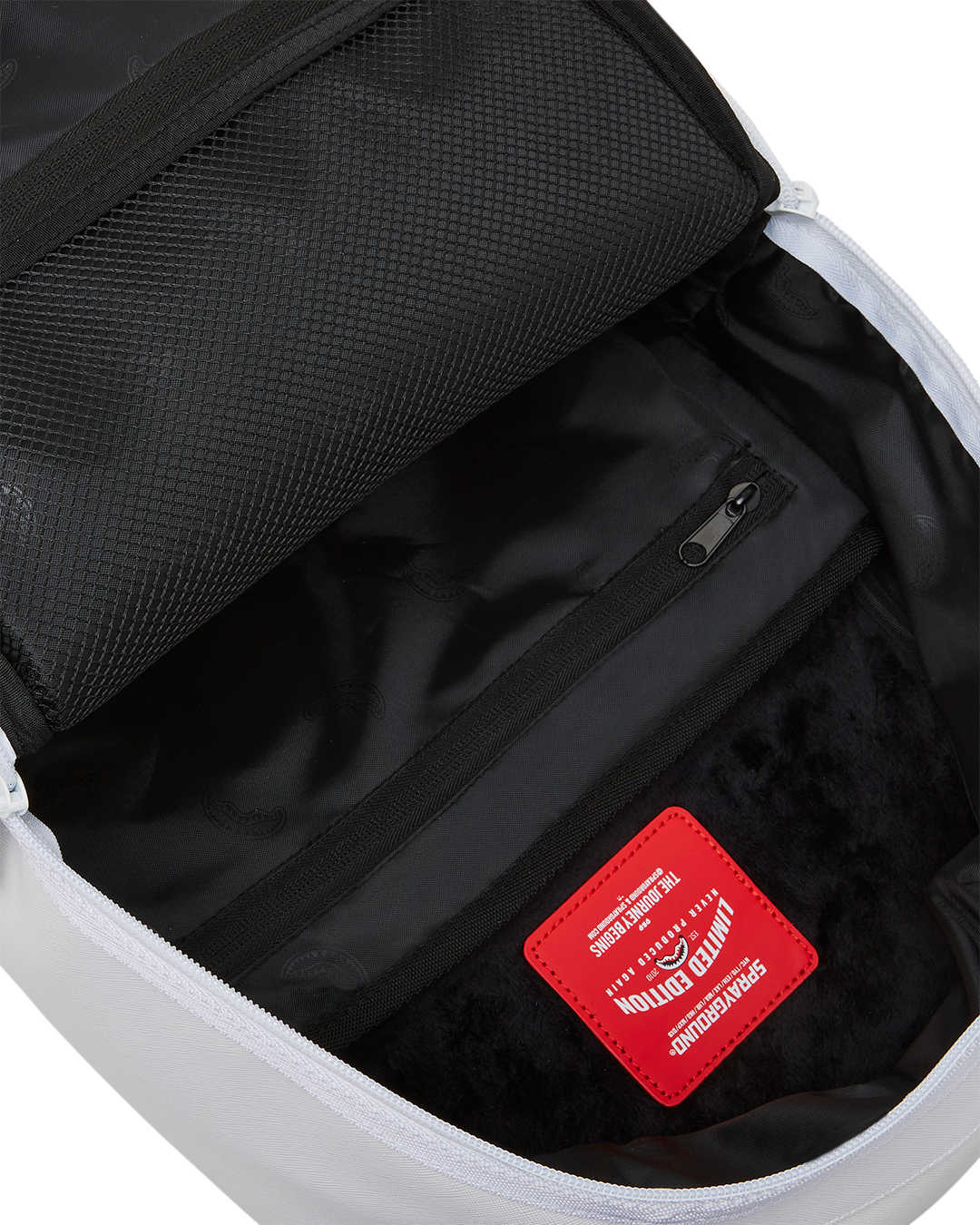 SPRAYGROUND SHARK CENTRAL (WHT) BACKPACK (DLXV)