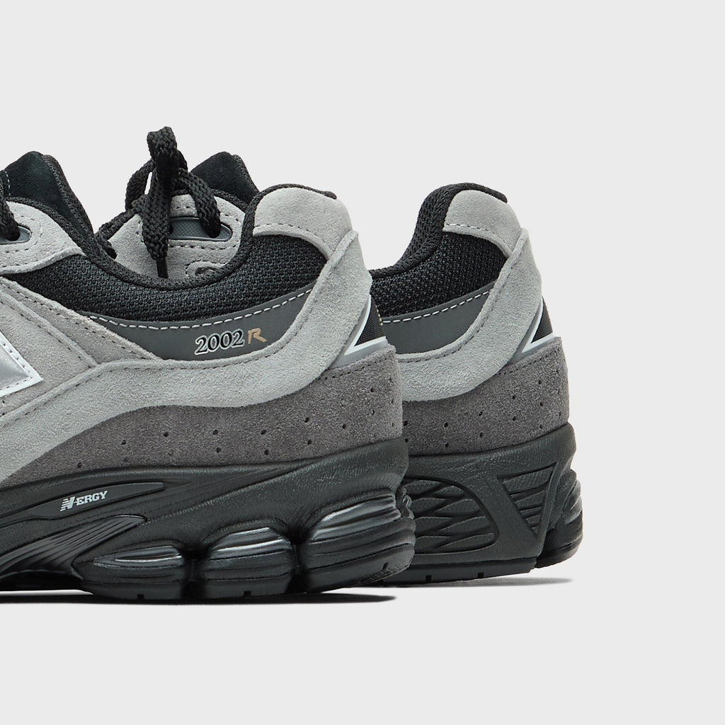 New Balance 2002R - Black / Silver Metallic