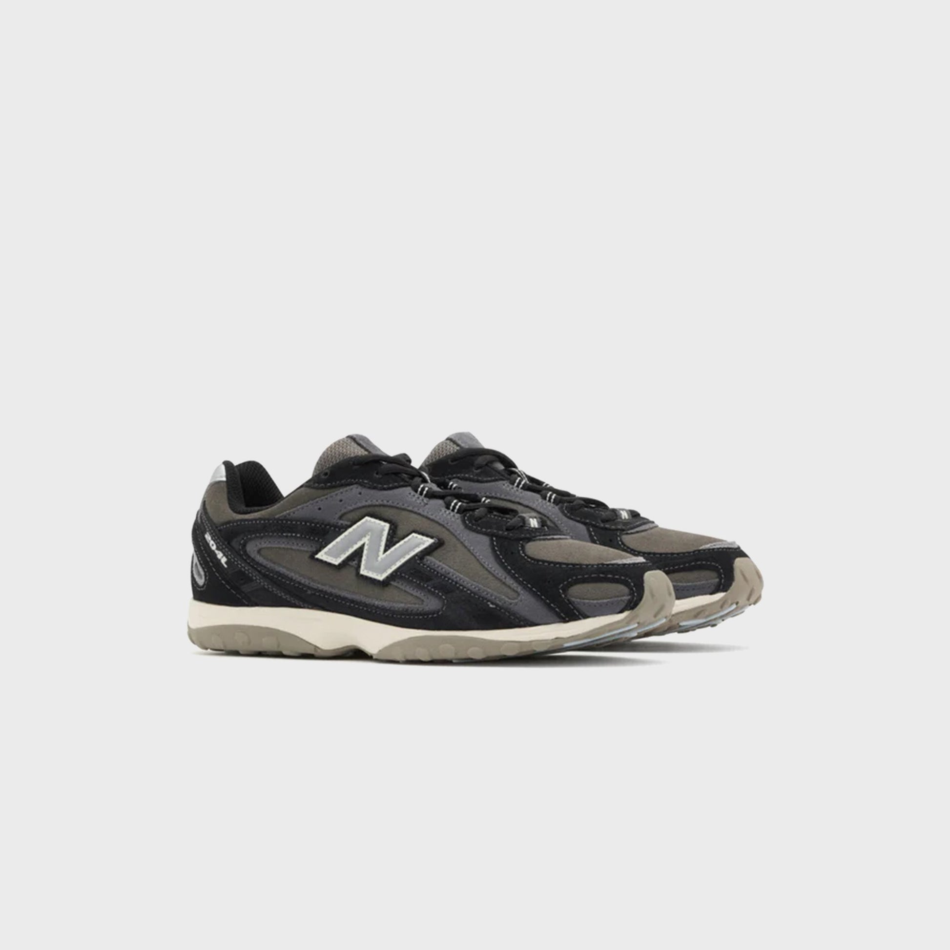 New Balance 204L - Black / Magnet