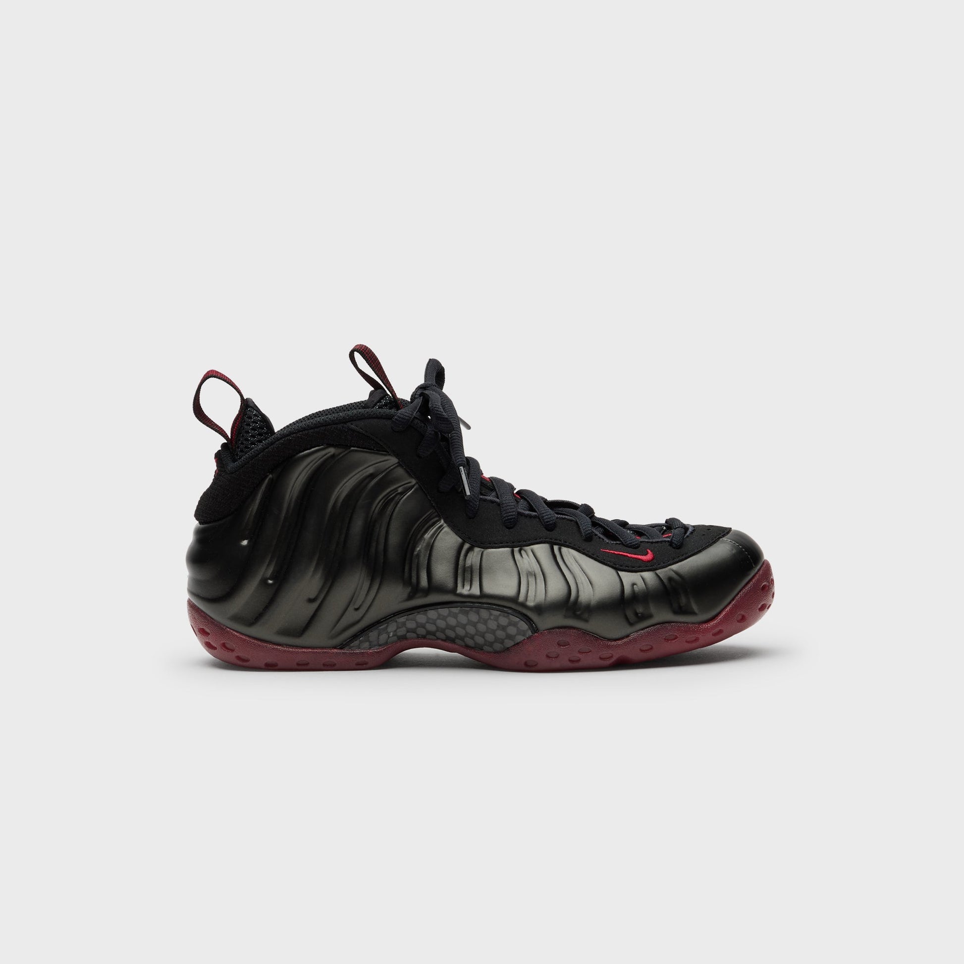Nike Air Foamposite One - Black / Varsity Red