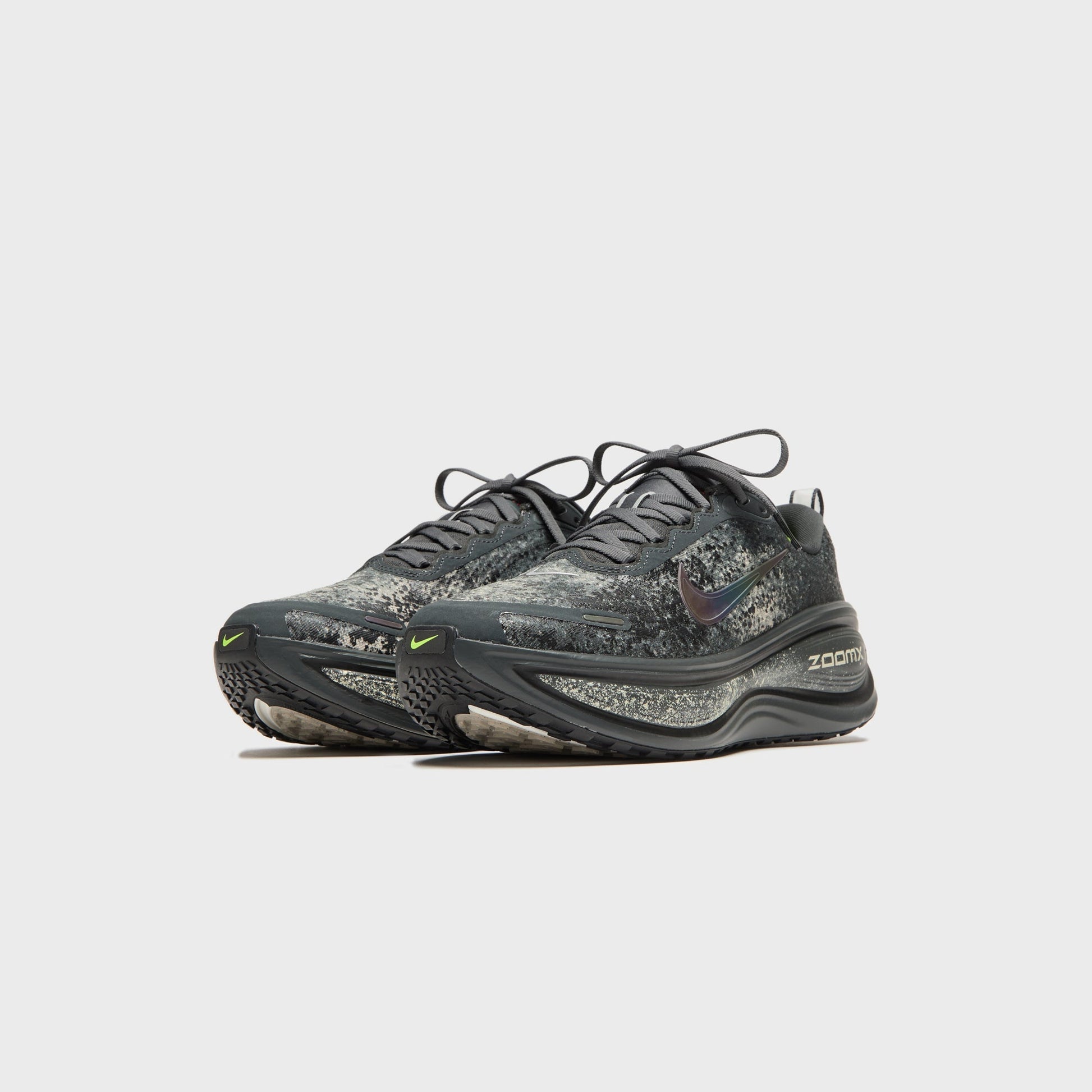 Nike Vomero Plus - Anthracite / Oatmeal / Volt / Black