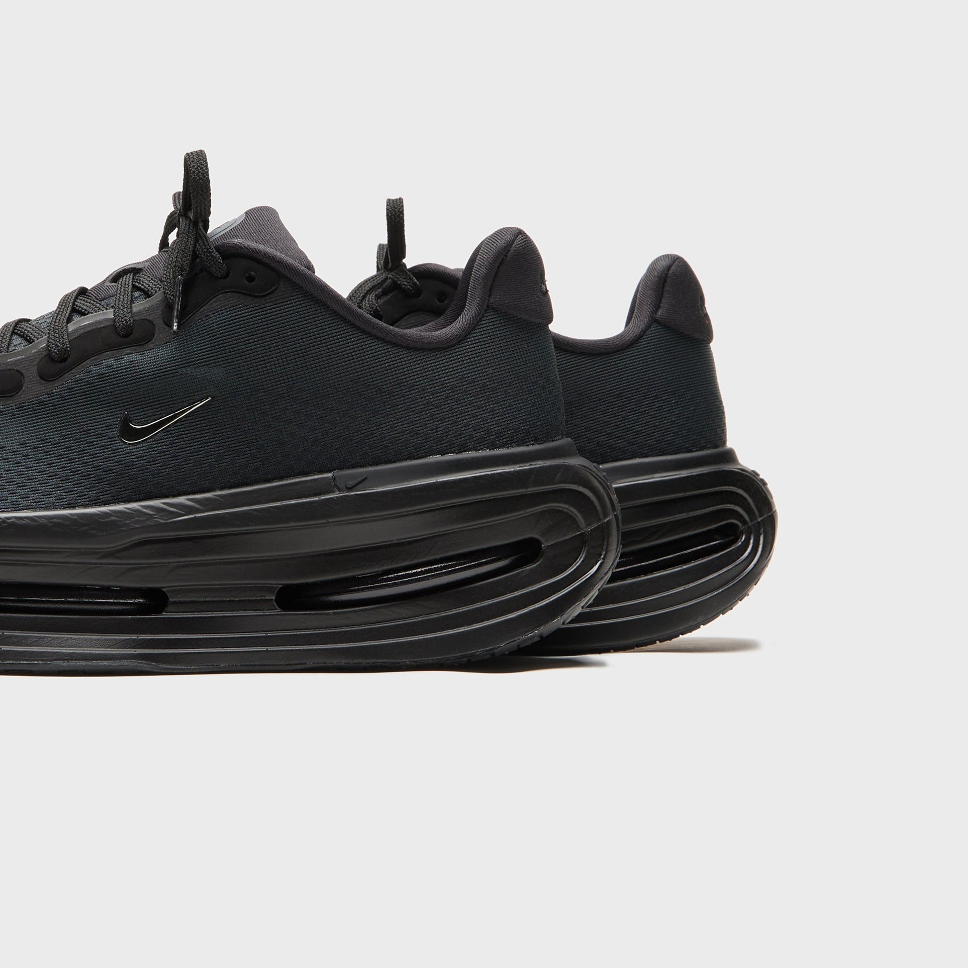 Nike Vomero Premium - Black / White