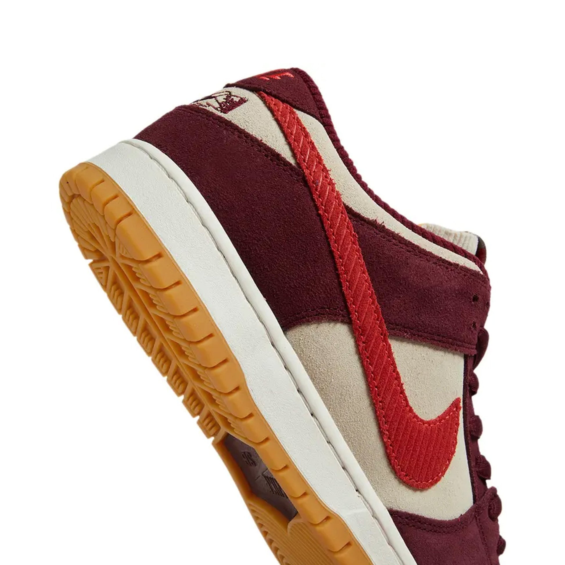 Nike SB Dunk Low 'Skate Like a Girl' (2022)