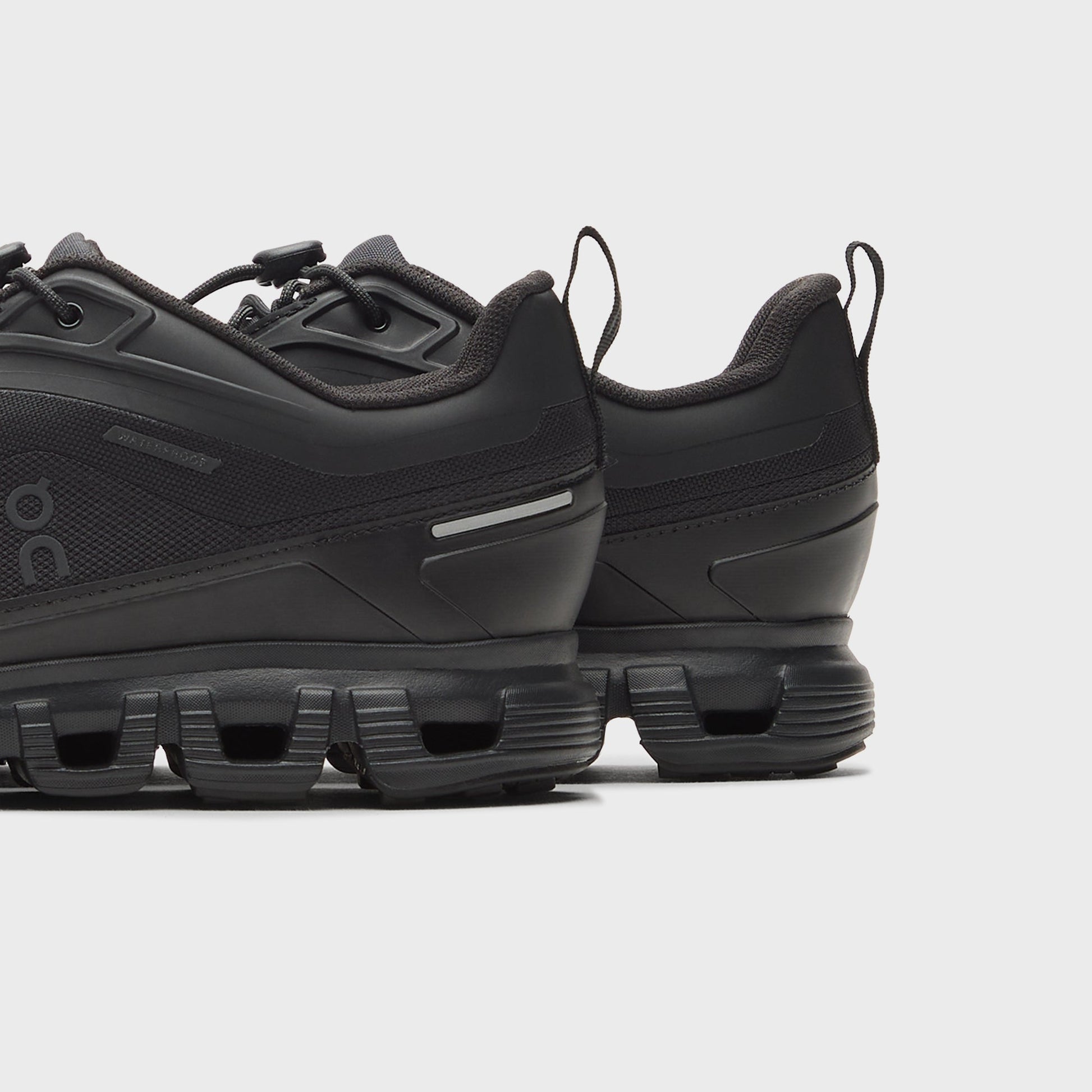 On Running Cloudzone - Black / Eclipse
