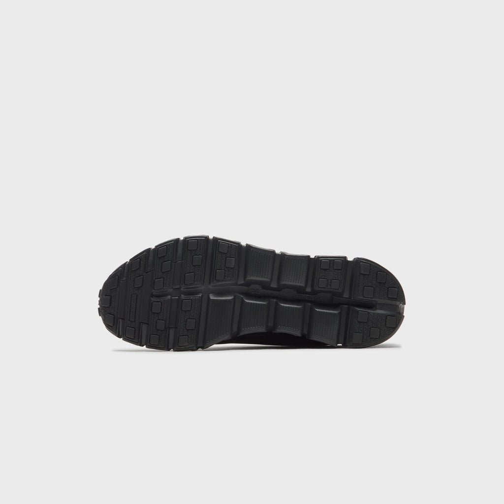 On Running Cloud 6 - Black / Black