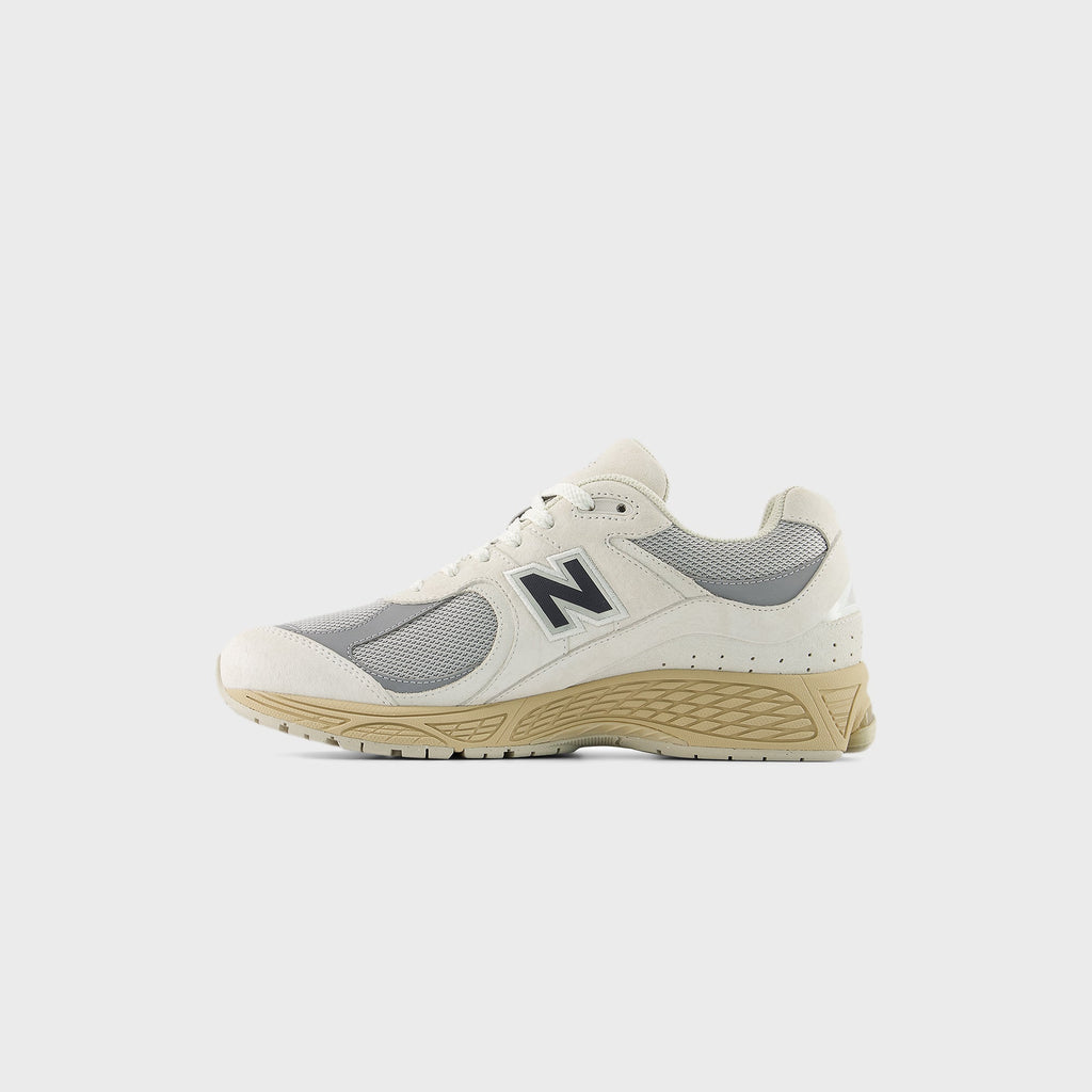 New Balance 2002R - Linen / Rain Cloud / Black Cement