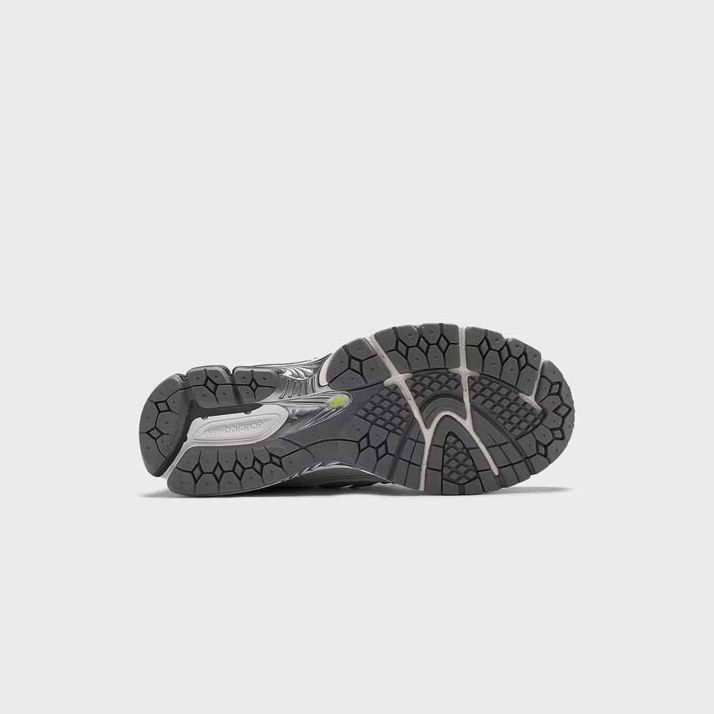 New Balance 1906R - Light Silver Metallic / Alkaline Green