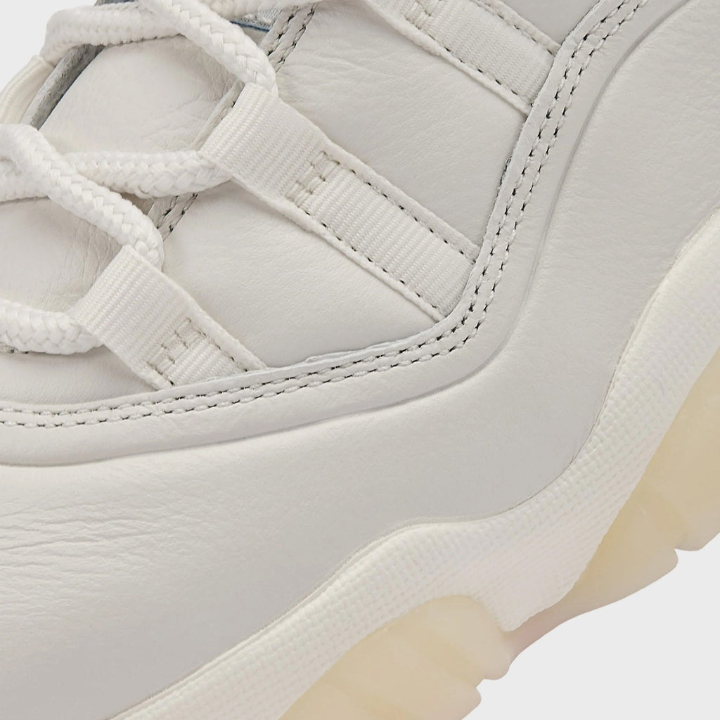 Nike Air Jordan 11 Retro - Sail / Newsprint / Sport Royal